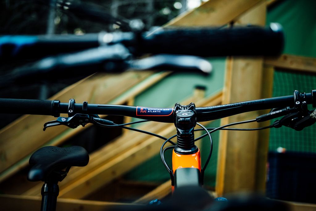 MTB handlebar (c) Tim Foster @ Unsplash